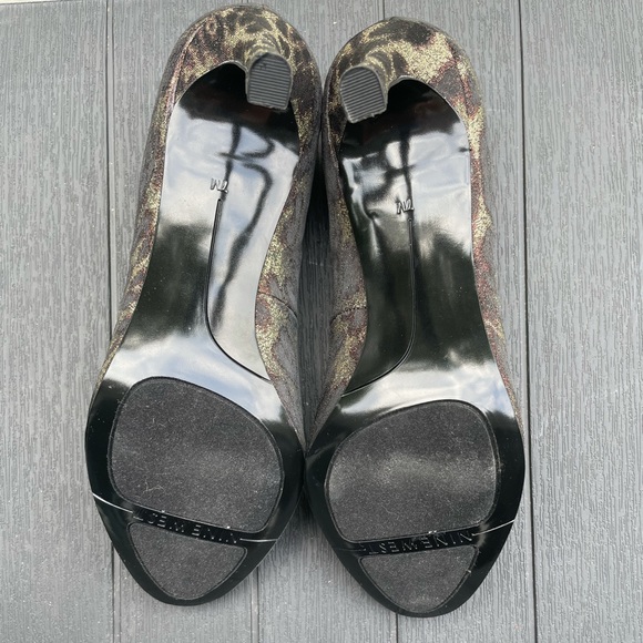 Metallic Animal Print Nine West Pumps - Picture 5 of 6